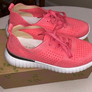 Ilse Jacobsen a tulip tennis shoe raspberry Tulip